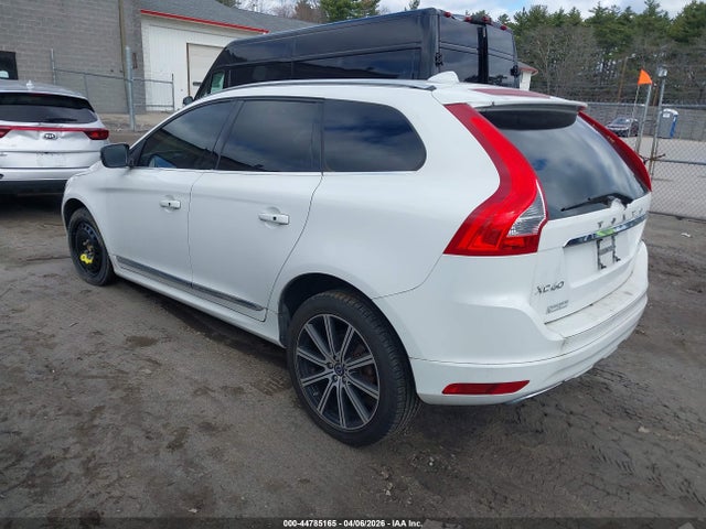 2015 VOLVO XC60 YV4612RK6F2692234 Photo 2