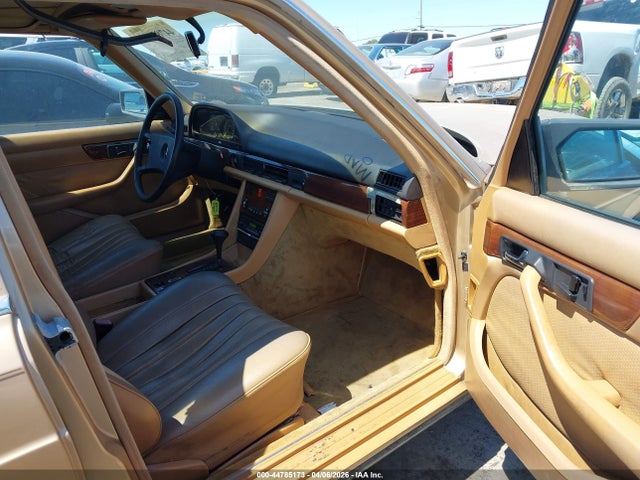 1985 MERCEDES-BENZ 380 WDBCA32C3FA151998 Photo 4