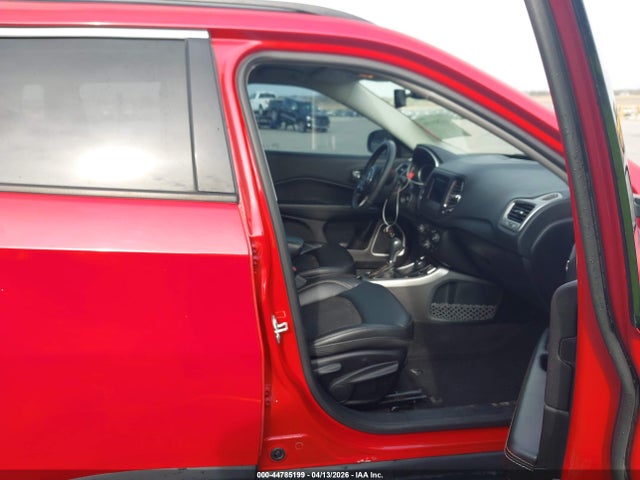 2018 Jeep Compass Latitude 4x4 მანქანა იყიდება აუქციონზე, vin: 3C4NJDBB8JT139385, აუქციონის ნომერი: 44785199