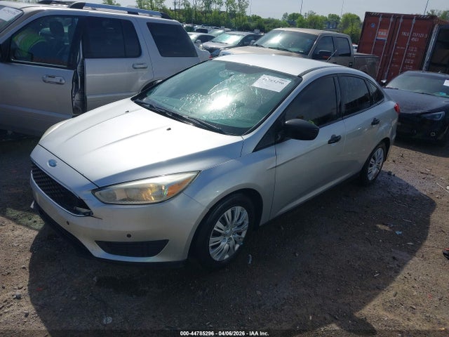Ford FOCUS S 2016 1FADP3E26GL366195 Image 2