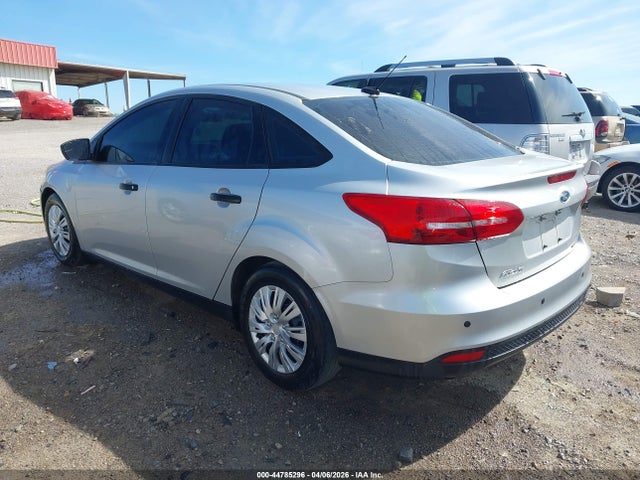 Ford FOCUS S 2016 1FADP3E26GL366195 Image 3