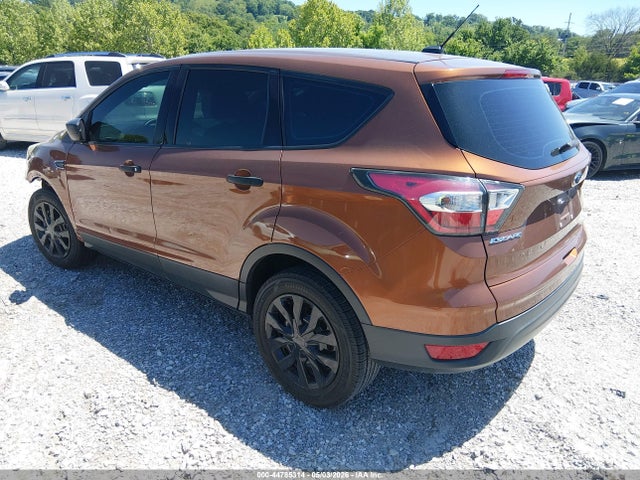 2017 Ford Escape S მანქანა იყიდება აუქციონზე, vin: 1FMCU0F76HUA27578, აუქციონის ნომერი: 44785314