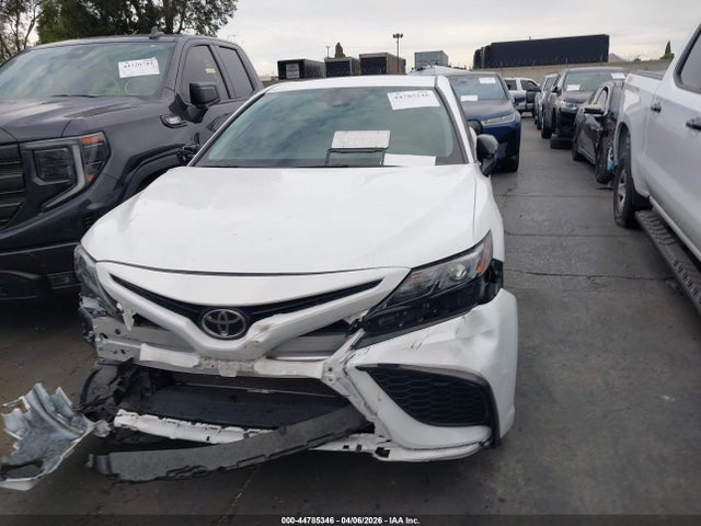 44785346 :رقم المزاد ، 4T1T11AK0NU029736 vin ، 2022 Toyota Camry Se Nightshade Edition مزاد بيع