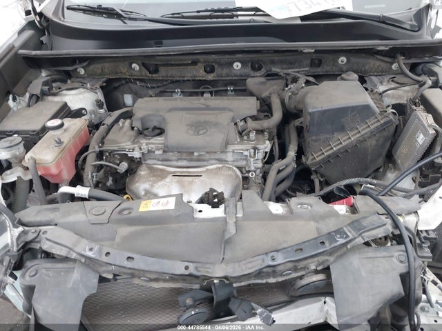 JTMZFREV4JJ727149 Toyota RAV4 LE