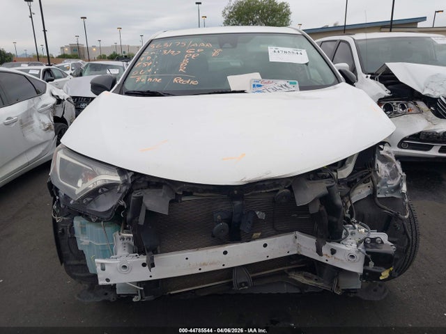 JTMZFREV4JJ727149 Toyota RAV4 LE