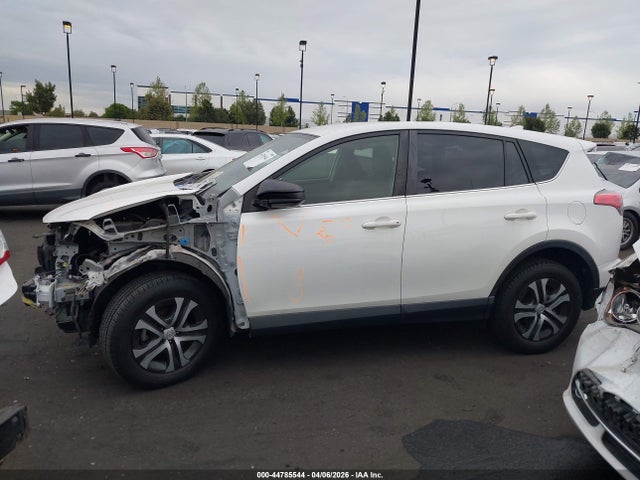 JTMZFREV4JJ727149 Toyota RAV4 LE