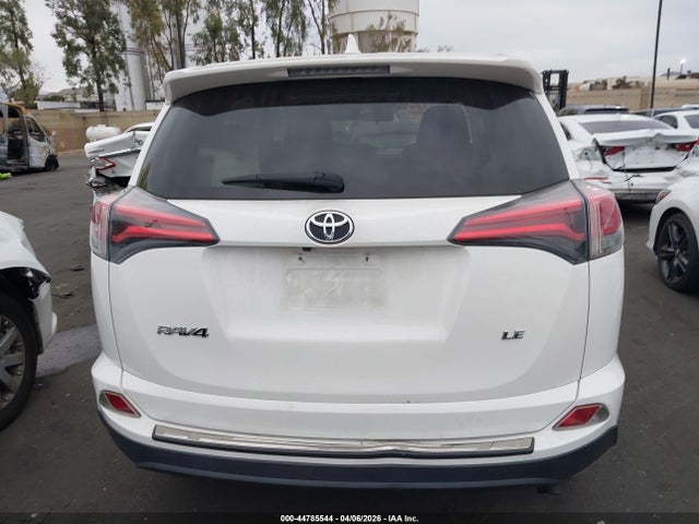 JTMZFREV4JJ727149 Toyota RAV4 LE