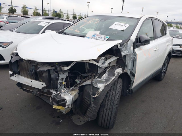 JTMZFREV4JJ727149 Toyota RAV4 LE