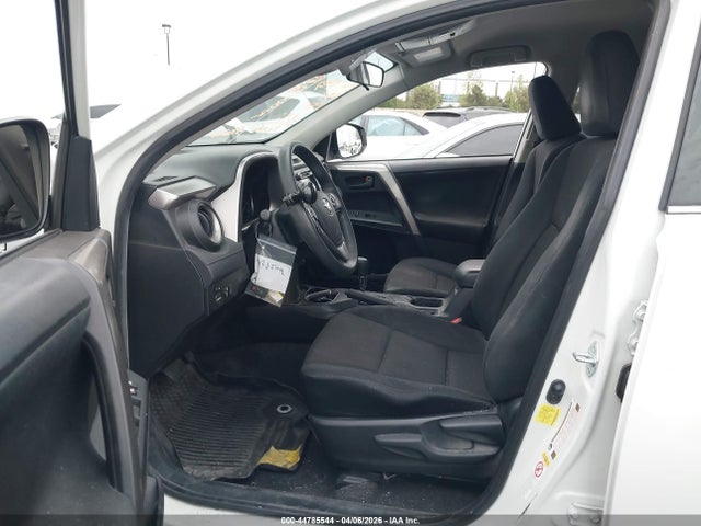JTMZFREV4JJ727149 Toyota RAV4 LE