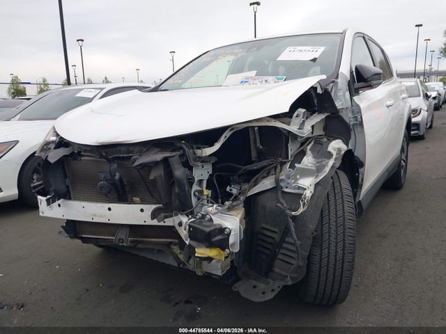 JTMZFREV4JJ727149 Toyota RAV4 LE