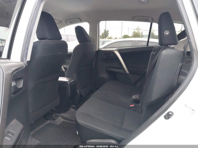 JTMZFREV4JJ727149 Toyota RAV4 LE