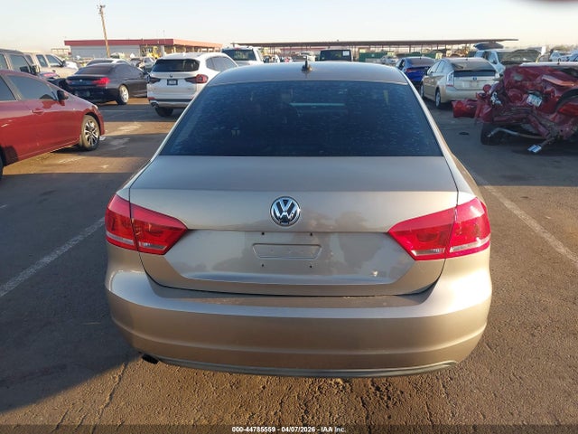 2015 Volkswagen Passat 1.8t Wolfsburg Edition მანქანა იყიდება აუქციონზე, vin: 1VWAT7A33FC009695, აუქციონის ნომერი: 44785559