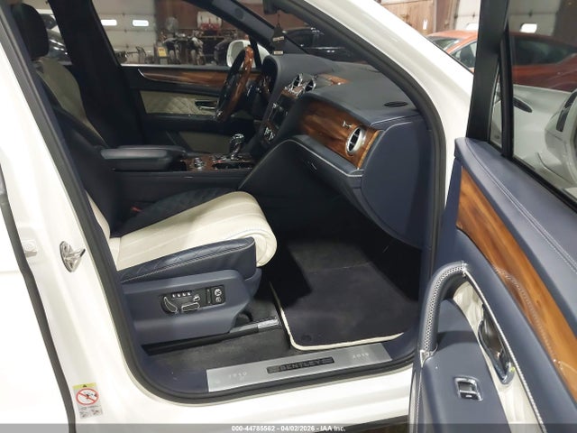 SJAAM2ZV8KC027341 Bentley Bentayga V8
