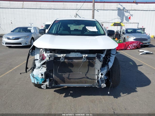 2T3F1RFV6NW281822 Toyota RAV4 LE