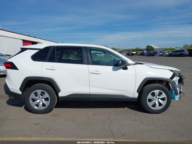 2T3F1RFV6NW281822 Toyota RAV4 LE