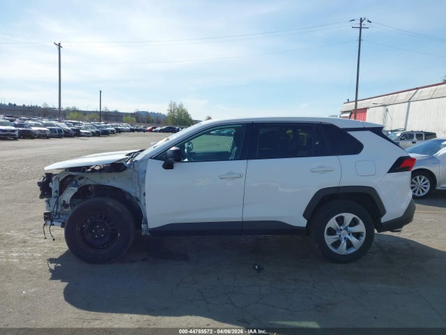 2T3F1RFV6NW281822 Toyota RAV4 LE