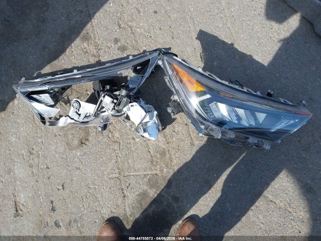 2T3F1RFV6NW281822 Toyota RAV4 LE