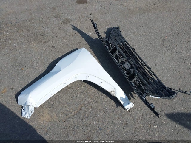2T3F1RFV6NW281822 Toyota RAV4 LE