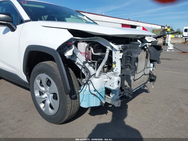 2T3F1RFV6NW281822 Toyota RAV4 LE
