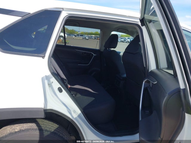 2T3F1RFV6NW281822 Toyota RAV4 LE