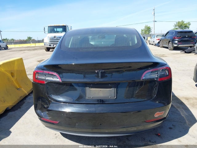 5YJ3E1EA2LF611272 Tesla MODEL 3