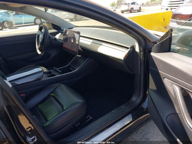 5YJ3E1EA2LF611272 Tesla MODEL 3