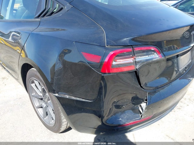 5YJ3E1EA2LF611272 Tesla MODEL 3