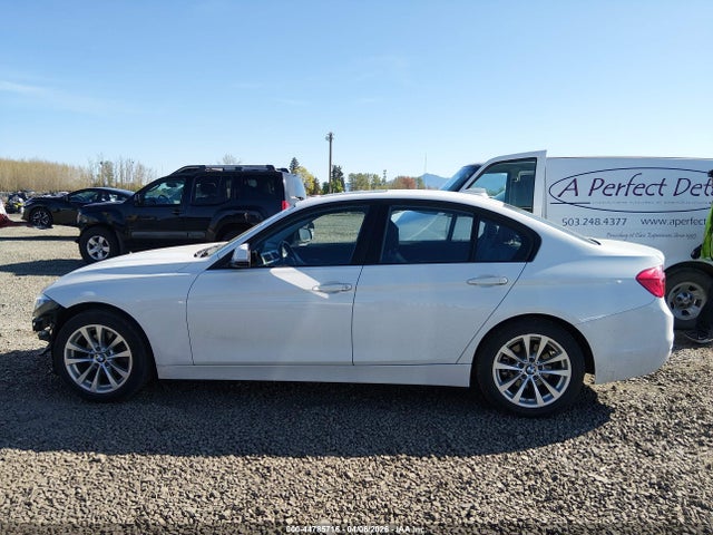 2017 Bmw 320i მანქანა იყიდება აუქციონზე, vin: WBA8E1G59HNU14465, აუქციონის ნომერი: 44785716