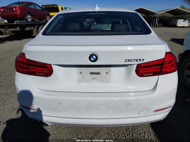2017 Bmw 320i მანქანა იყიდება აუქციონზე, vin: WBA8E1G59HNU14465, აუქციონის ნომერი: 44785716