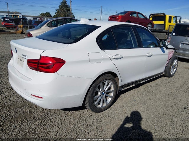 2017 Bmw 320i მანქანა იყიდება აუქციონზე, vin: WBA8E1G59HNU14465, აუქციონის ნომერი: 44785716