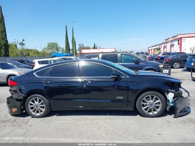 2017 Ford Fusion Energi Se Luxury მანქანა იყიდება აუქციონზე, vin: 3FA6P0PU1HR313137, აუქციონის ნომერი: 44785719