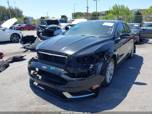 2017 Ford Fusion Energi Se Luxury მანქანა იყიდება აუქციონზე, vin: 3FA6P0PU1HR313137, აუქციონის ნომერი: 44785719