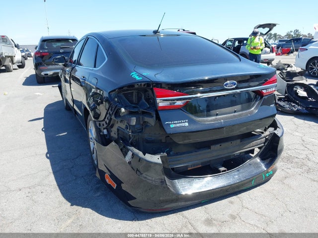 2017 Ford Fusion Energi Se Luxury მანქანა იყიდება აუქციონზე, vin: 3FA6P0PU1HR313137, აუქციონის ნომერი: 44785719