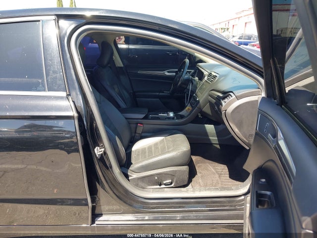 2017 Ford Fusion Energi Se Luxury მანქანა იყიდება აუქციონზე, vin: 3FA6P0PU1HR313137, აუქციონის ნომერი: 44785719