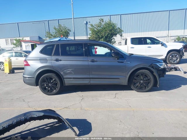 3VVCB7AX6NM093902 Volkswagen Tiguan 2.0t Se R-line Black