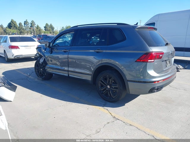 3VVCB7AX6NM093902 Volkswagen Tiguan 2.0t Se R-line Black