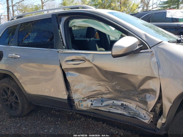 44785758 :رقم المزاد ، 1C4PJMCS7GW239861 vin ، 2016 Jeep Cherokee Latitude مزاد بيع