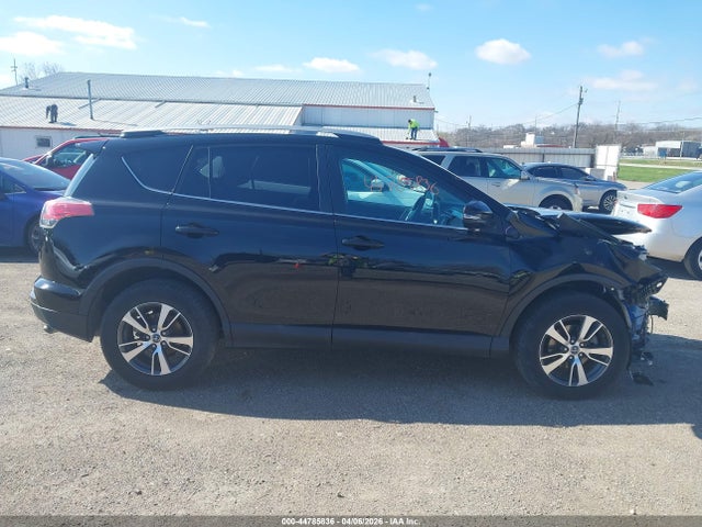 2017 Toyota Rav4 Xle მანქანა იყიდება აუქციონზე, vin: 2T3RFREV0HW676907, აუქციონის ნომერი: 44785836