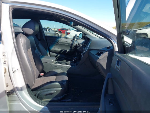 2019 HYUNDAI SONATA 5NPE34AFXKH813889 Photo 4