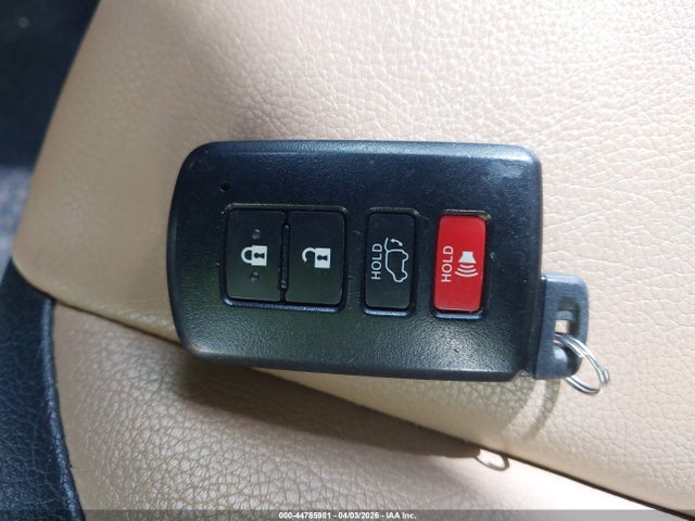 Auction sale of the 2018 Toyota Rav4 Limited, vin: JTMYFREV6JD126805, lot number: 44785981