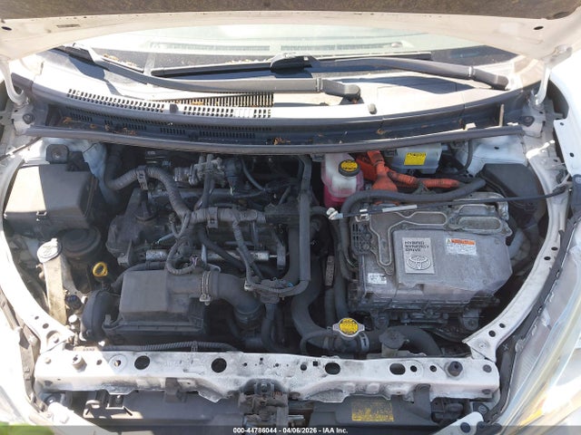 JTDKDTB30F1089559 Toyota Prius C Four