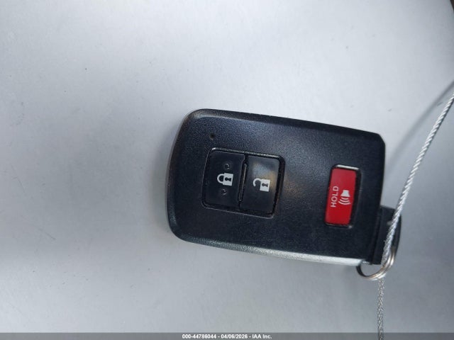 JTDKDTB30F1089559 Toyota Prius C Four