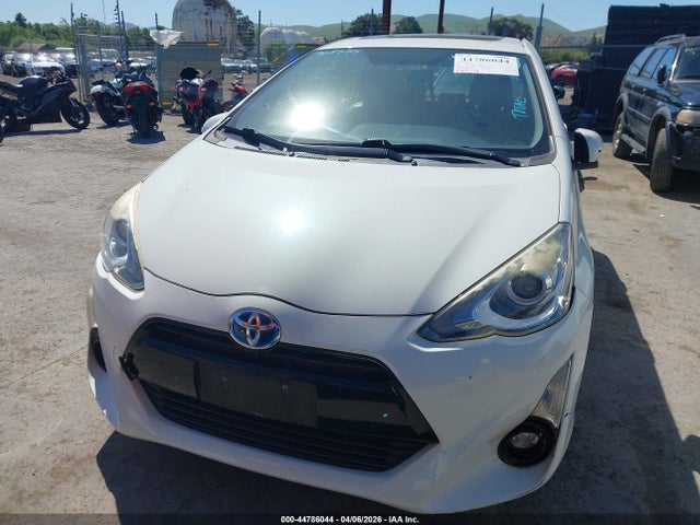 JTDKDTB30F1089559 Toyota Prius C Four