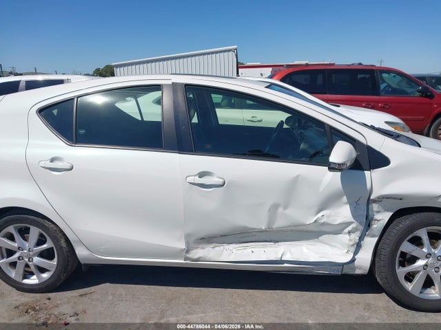 JTDKDTB30F1089559 Toyota Prius C Four