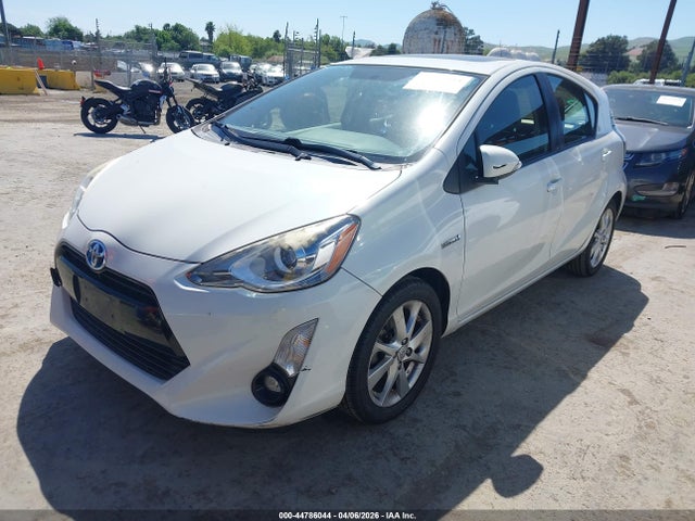 JTDKDTB30F1089559 Toyota Prius C Four