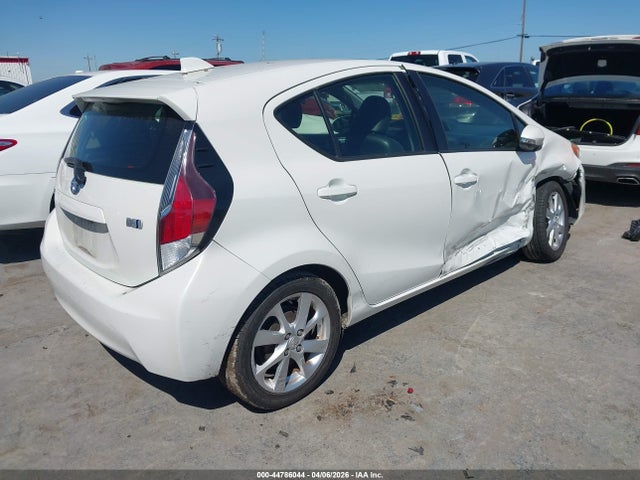 JTDKDTB30F1089559 Toyota Prius C Four
