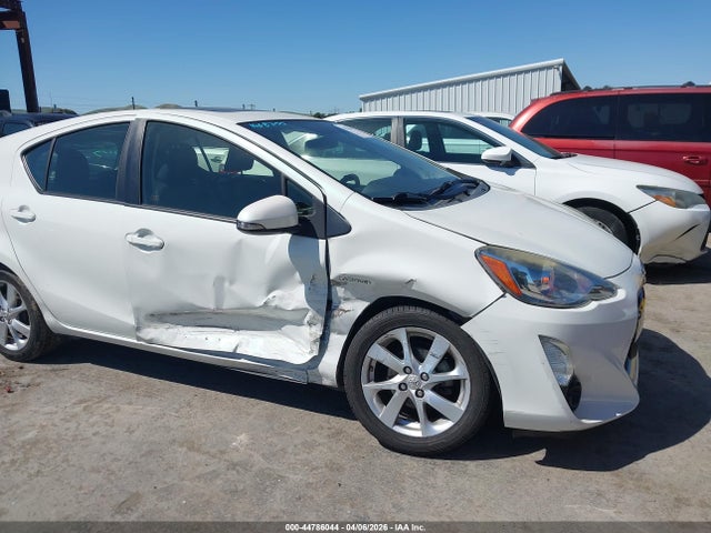 JTDKDTB30F1089559 Toyota Prius C Four