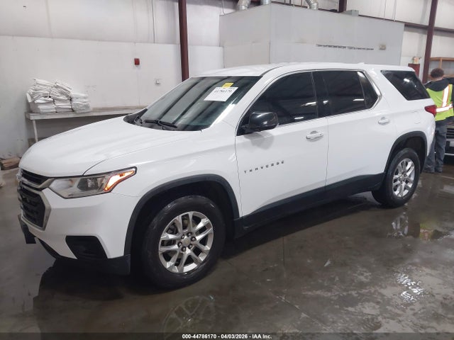 Chevrolet Traverse Ls 2018 1GNERFKW2JJ236247 Image 2