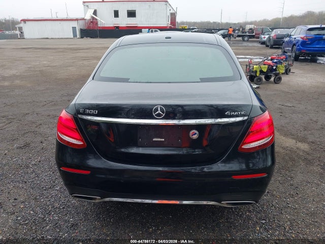 44786172 :رقم المزاد ، WDDZF4KBXHA015399 vin ، 2017 Mercedes-benz E 300 4matic مزاد بيع
