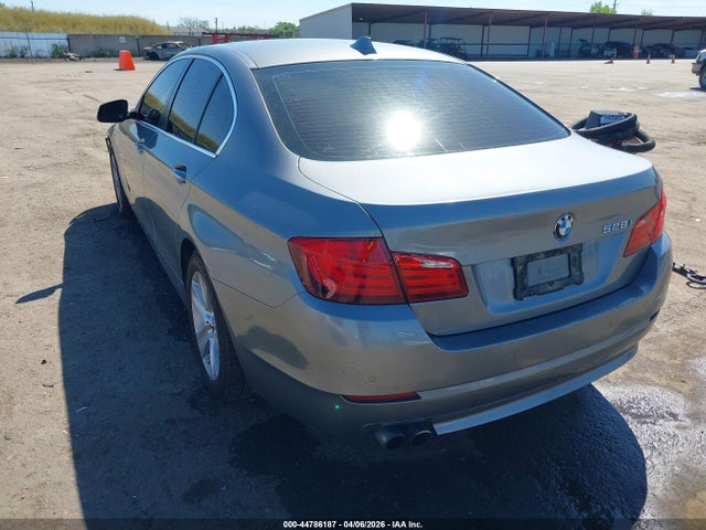 2013 BMW 528I WBAXG5C50DD234133 Photo 2